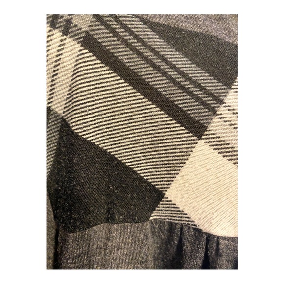 Rozaki Women’s Size XL Charcoal Gray & Plaid Pleated Short Sleeve Tunic Top - Picture 3 of 12